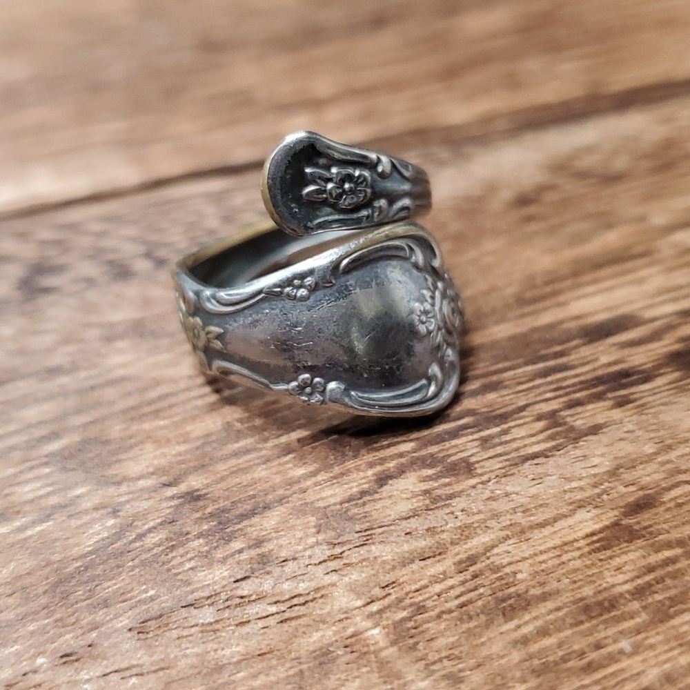 Size‎ 7 R402 antique spoon wrap ring